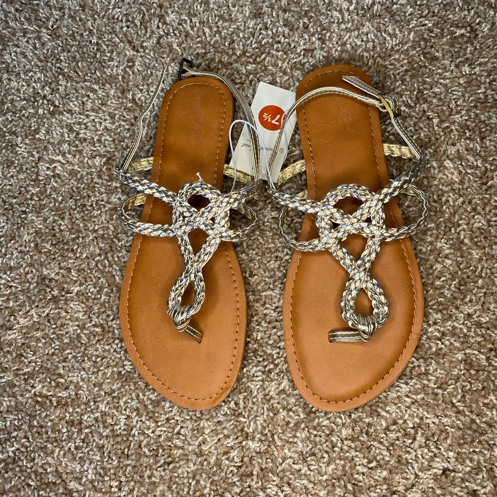 Universal thread braided sandals